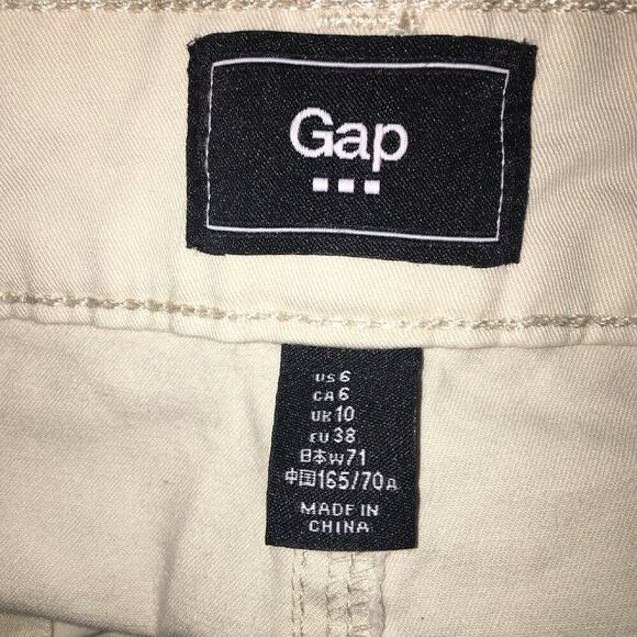 Gap Womens Shorts Size 6 Mid Rise Casual Everyday Khaki Shorts Walking Tan Beige - Picture 3 of 5